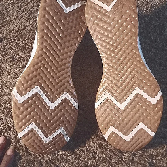 Nike Revolution 5 Premium Wolf Grey- size 11.5 men - Picture 8 of 10